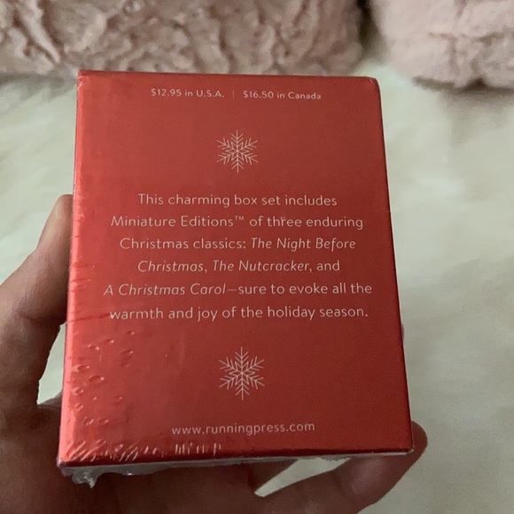 🆕 Miniature boxed set of Christmas classic books - Picture 3 of 3